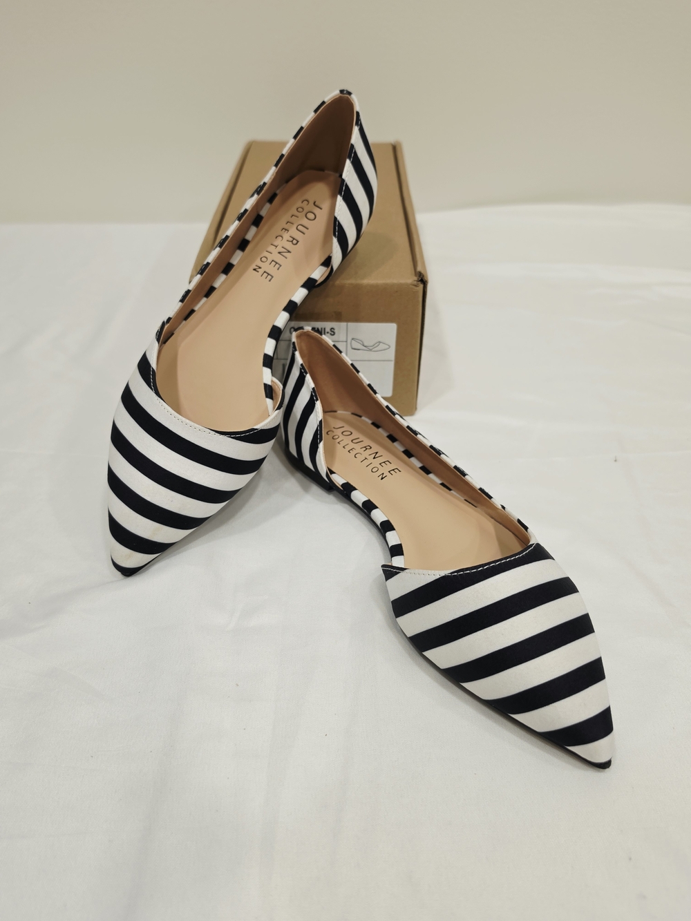 Journee Collection Cortni-s Black & White Striped Pointed D'Orsay Flats